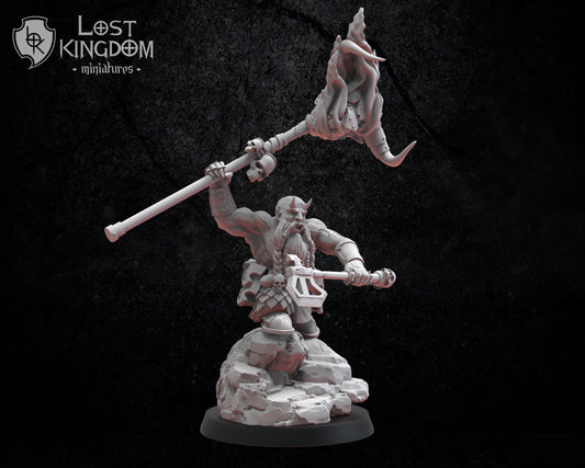 Magmhorin Standard Bearer